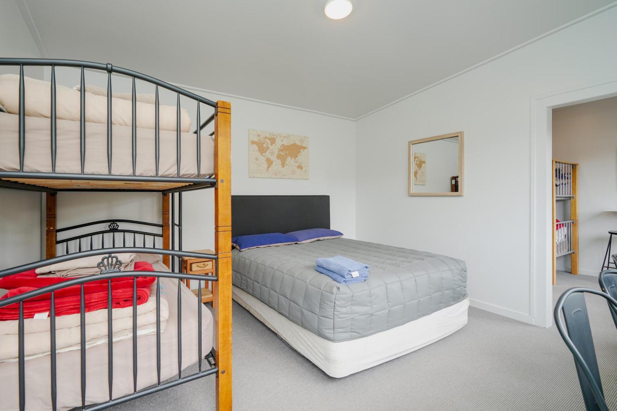 Beach Road Holiday Park Otatara Extérieur photo