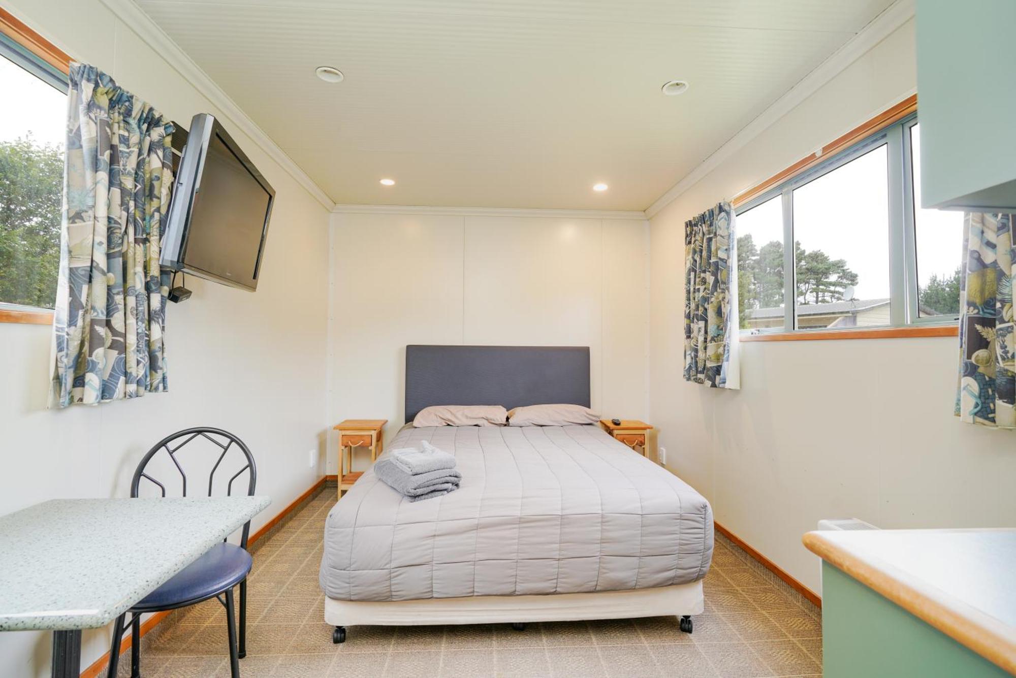 Beach Road Holiday Park Otatara Extérieur photo