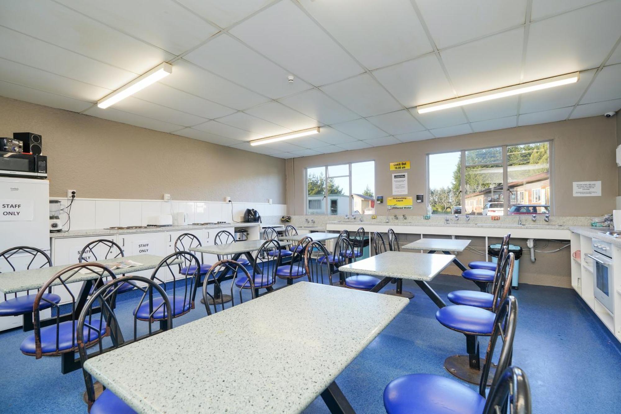Beach Road Holiday Park Otatara Extérieur photo