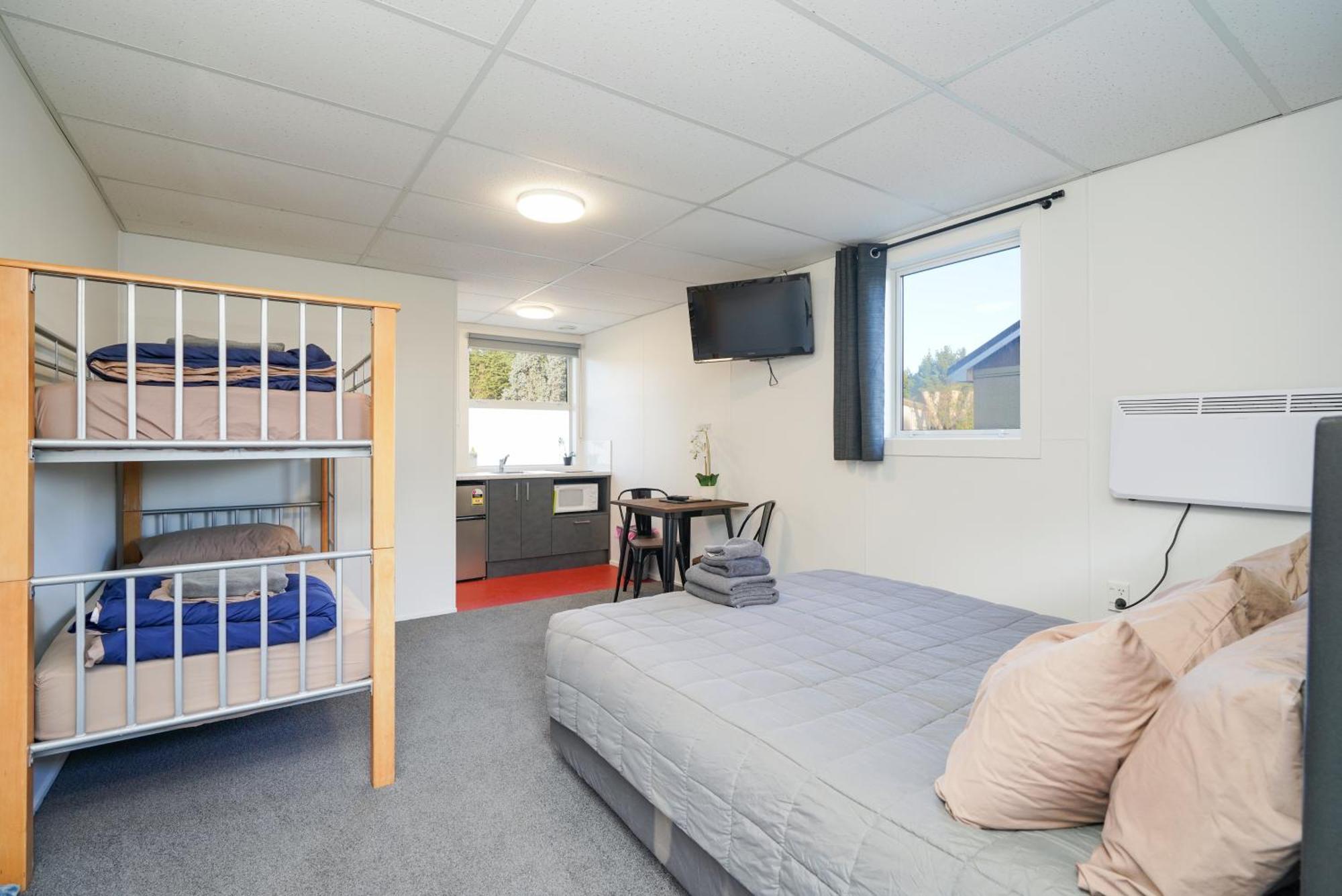 Beach Road Holiday Park Otatara Extérieur photo