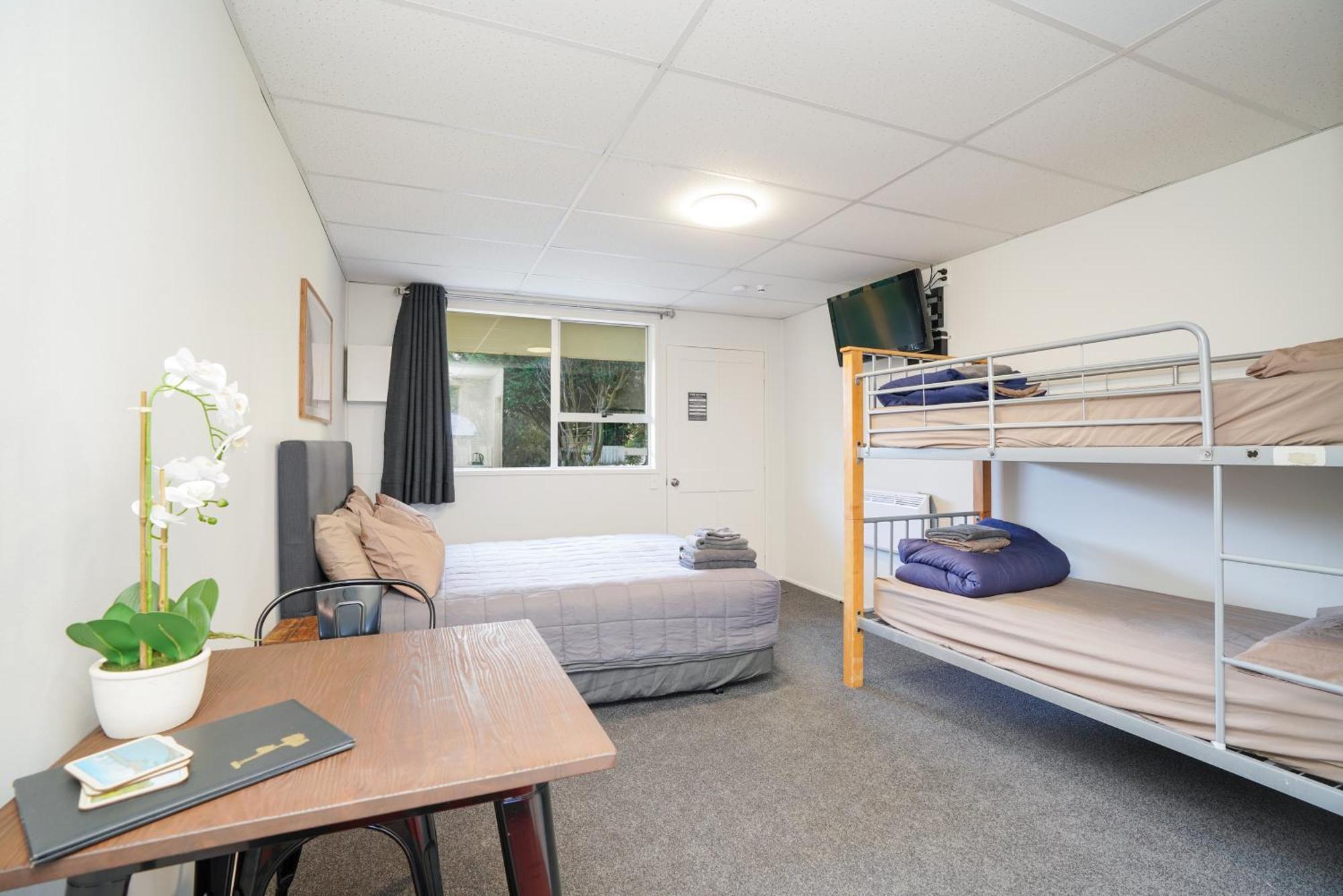 Beach Road Holiday Park Otatara Extérieur photo