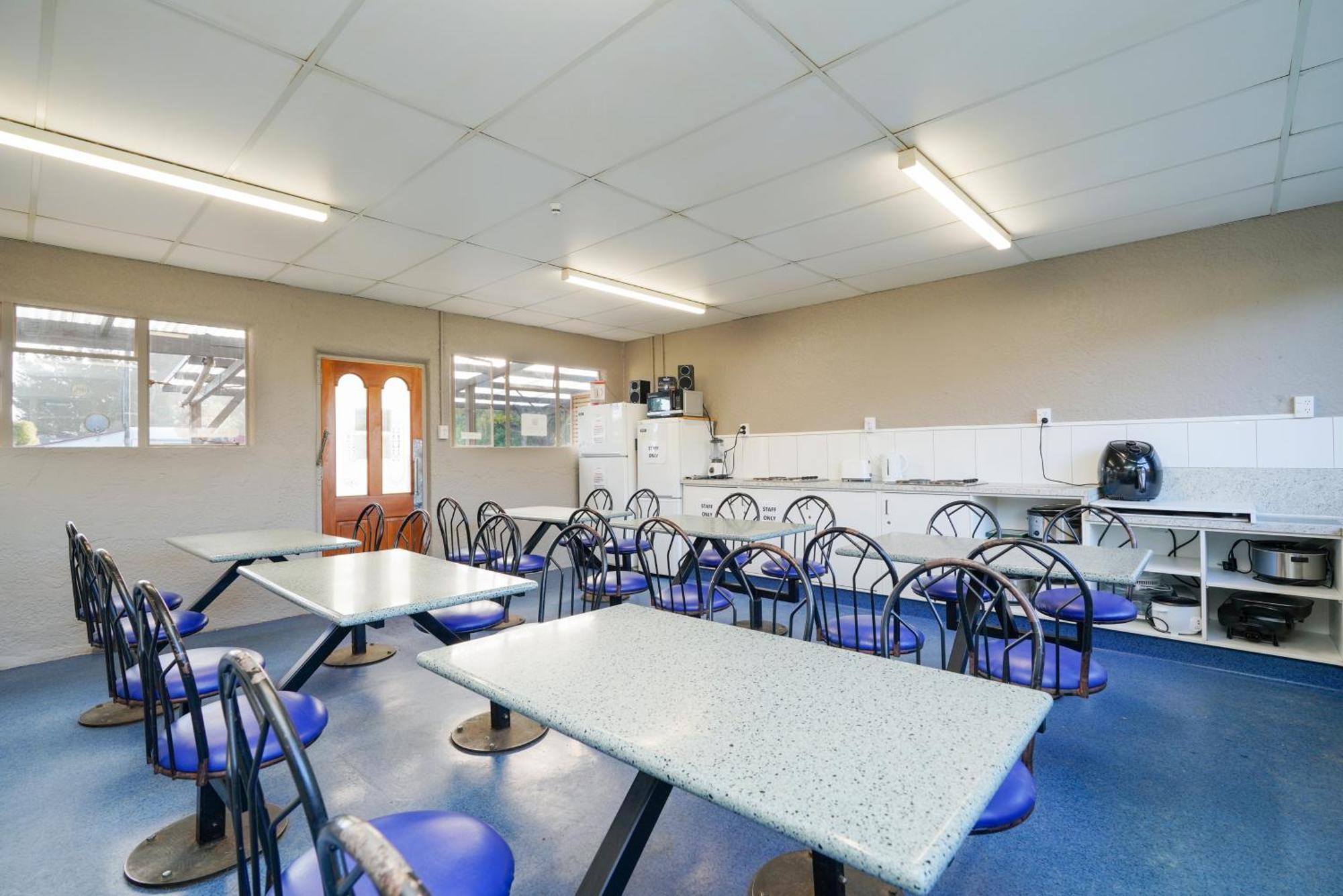 Beach Road Holiday Park Otatara Extérieur photo