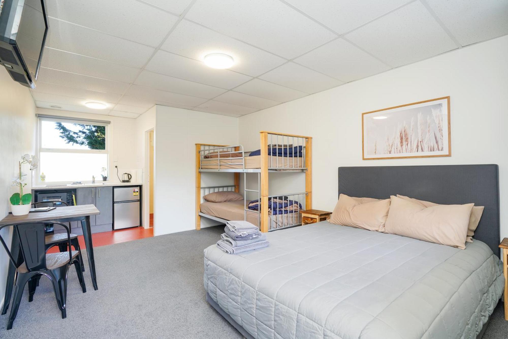 Beach Road Holiday Park Otatara Extérieur photo