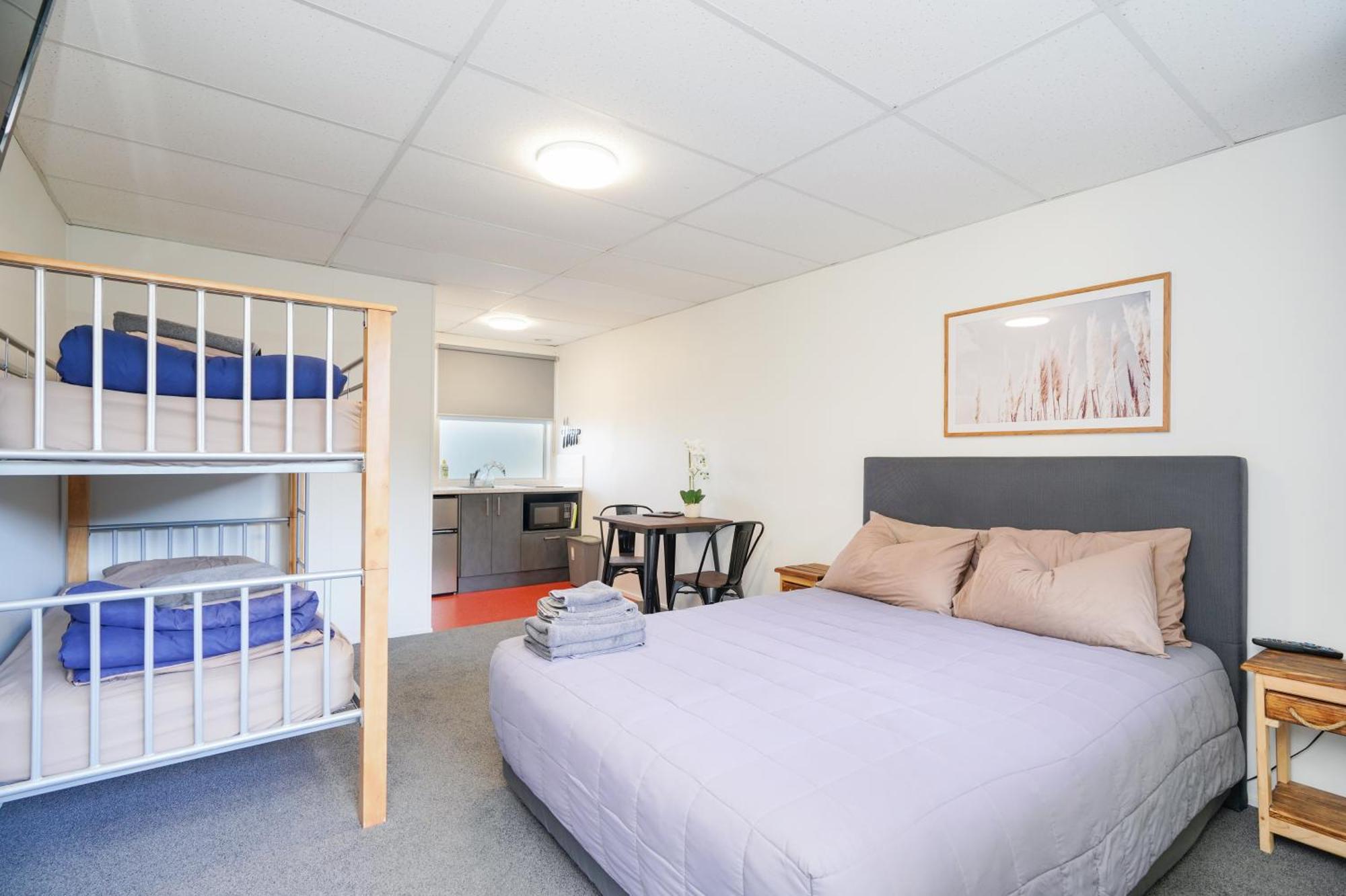 Beach Road Holiday Park Otatara Extérieur photo